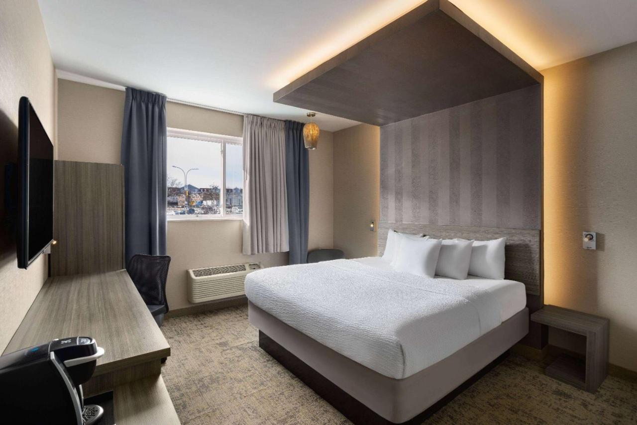 Hotel Ramada By Wyndham Bronx New York Exterior foto