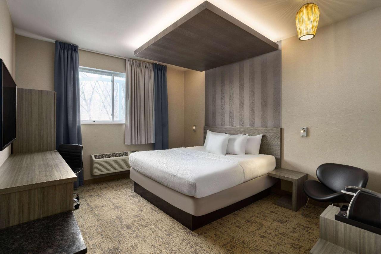 Hotel Ramada By Wyndham Bronx New York Exterior foto