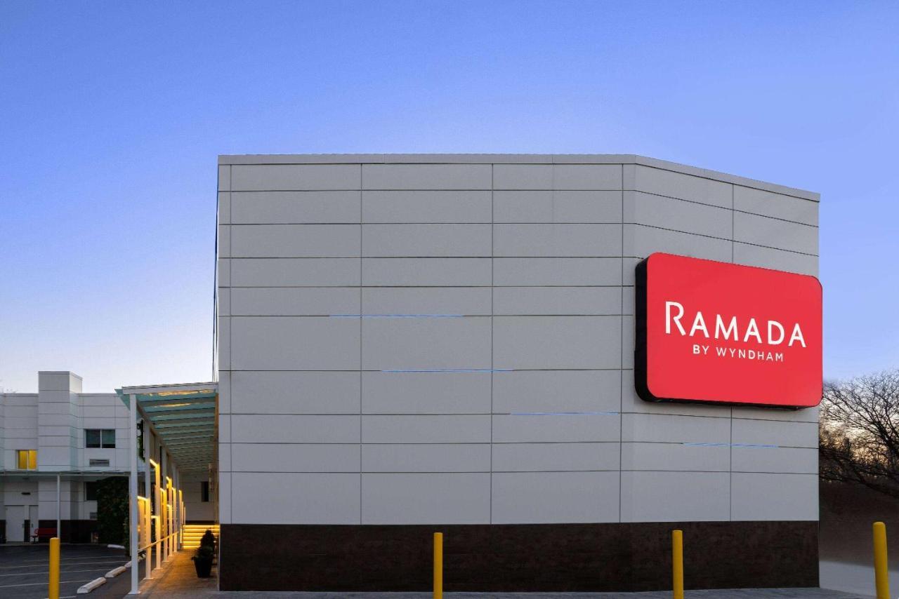 Hotel Ramada By Wyndham Bronx New York Exterior foto