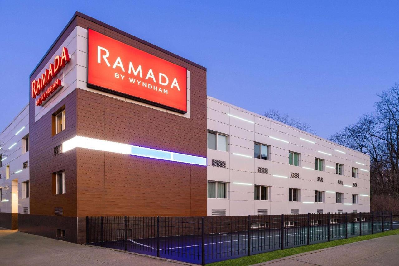 Hotel Ramada By Wyndham Bronx New York Exterior foto