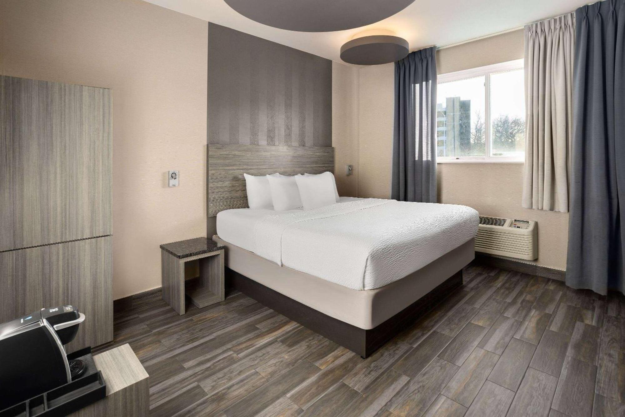 Hotel Ramada By Wyndham Bronx New York Exterior foto