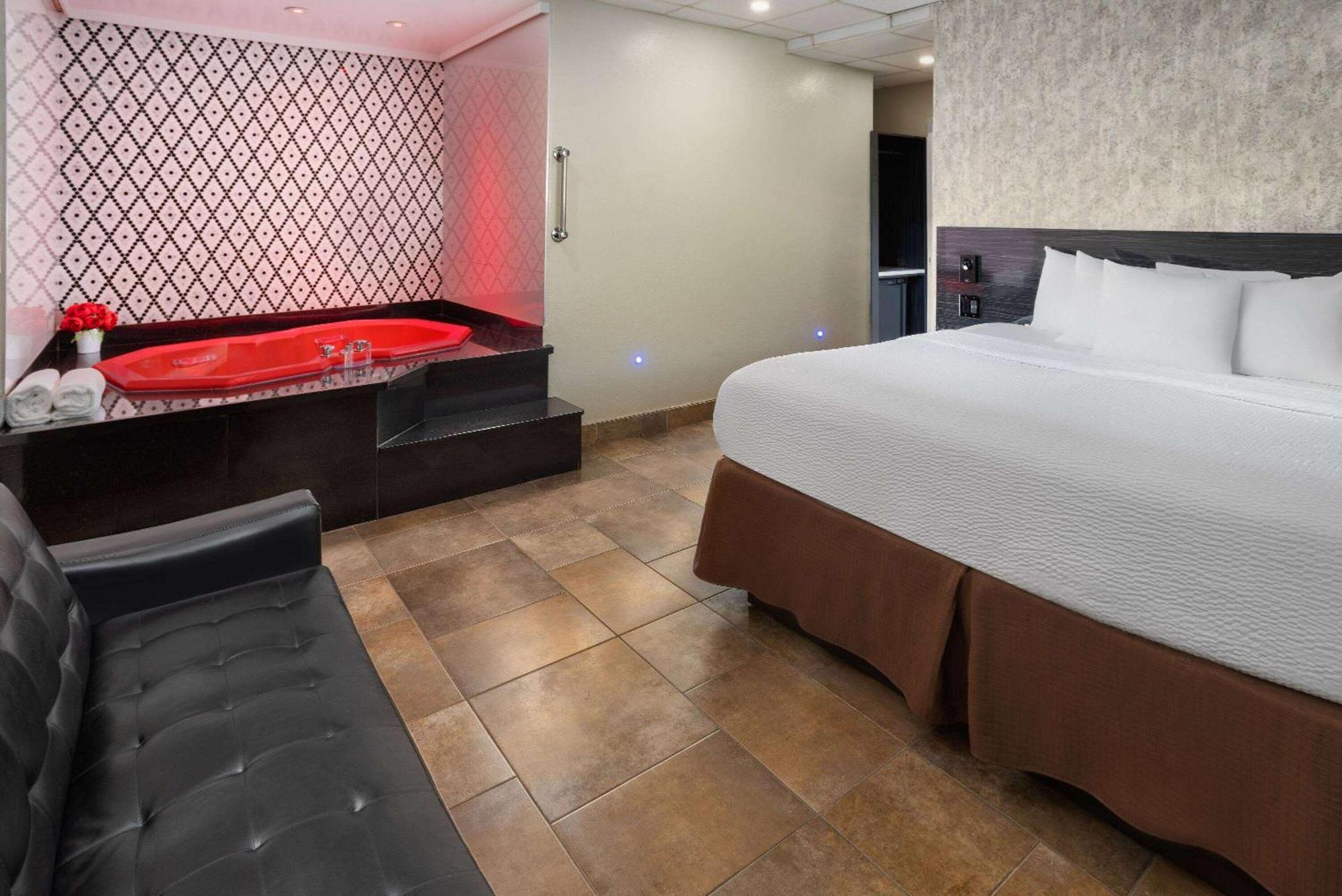 Hotel Ramada By Wyndham Bronx New York Exterior foto