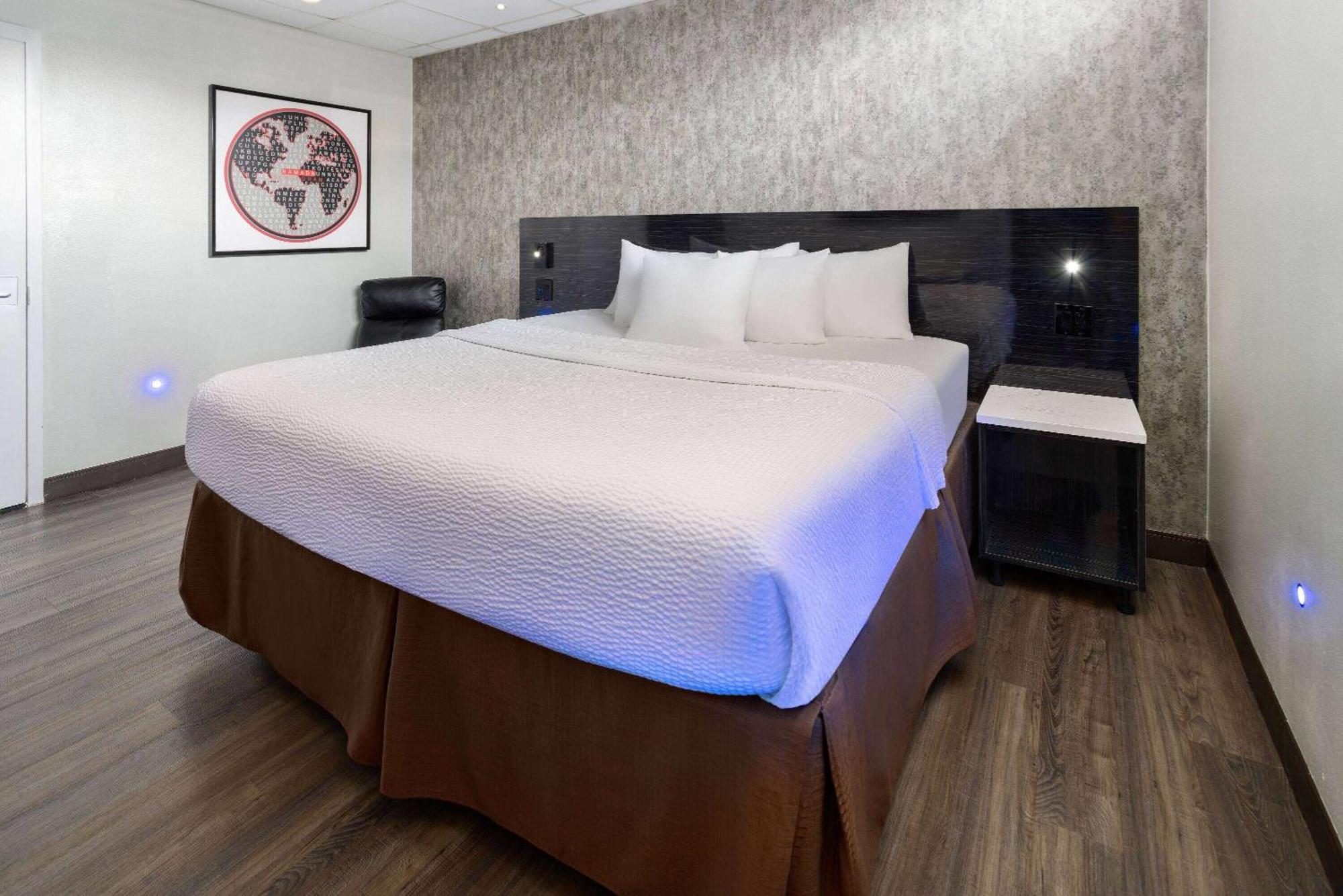 Hotel Ramada By Wyndham Bronx New York Exterior foto
