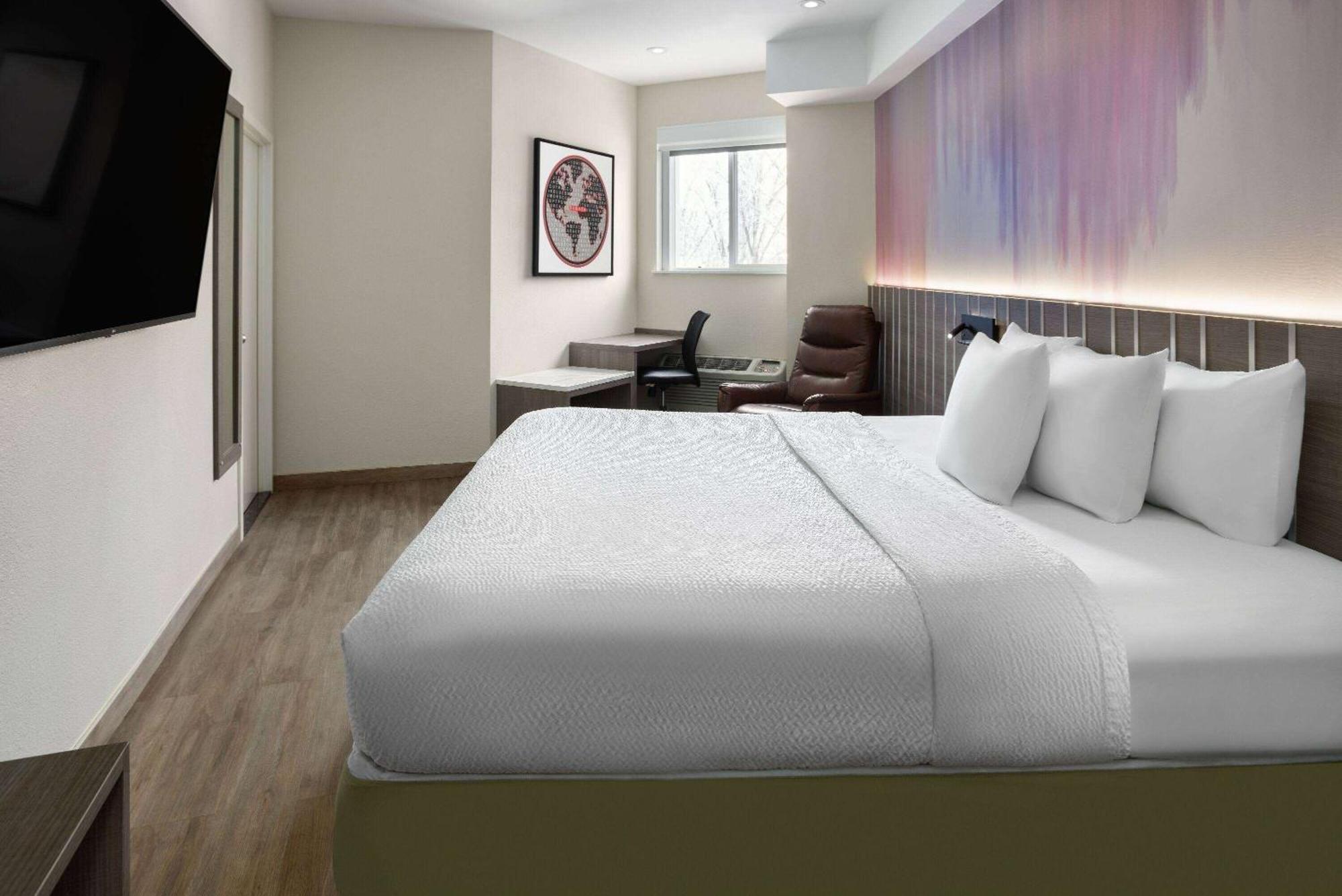 Hotel Ramada By Wyndham Bronx New York Exterior foto