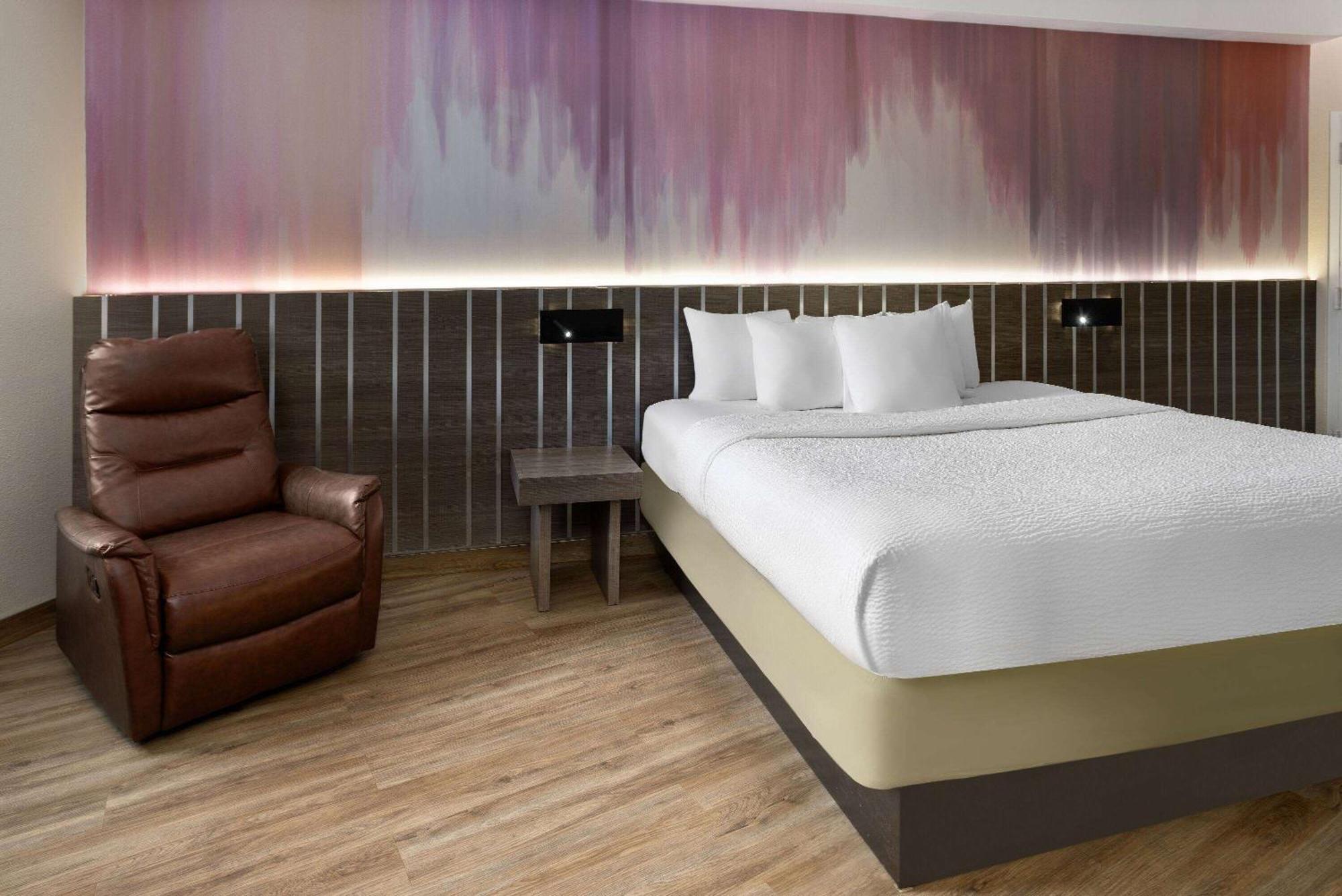 Hotel Ramada By Wyndham Bronx New York Exterior foto
