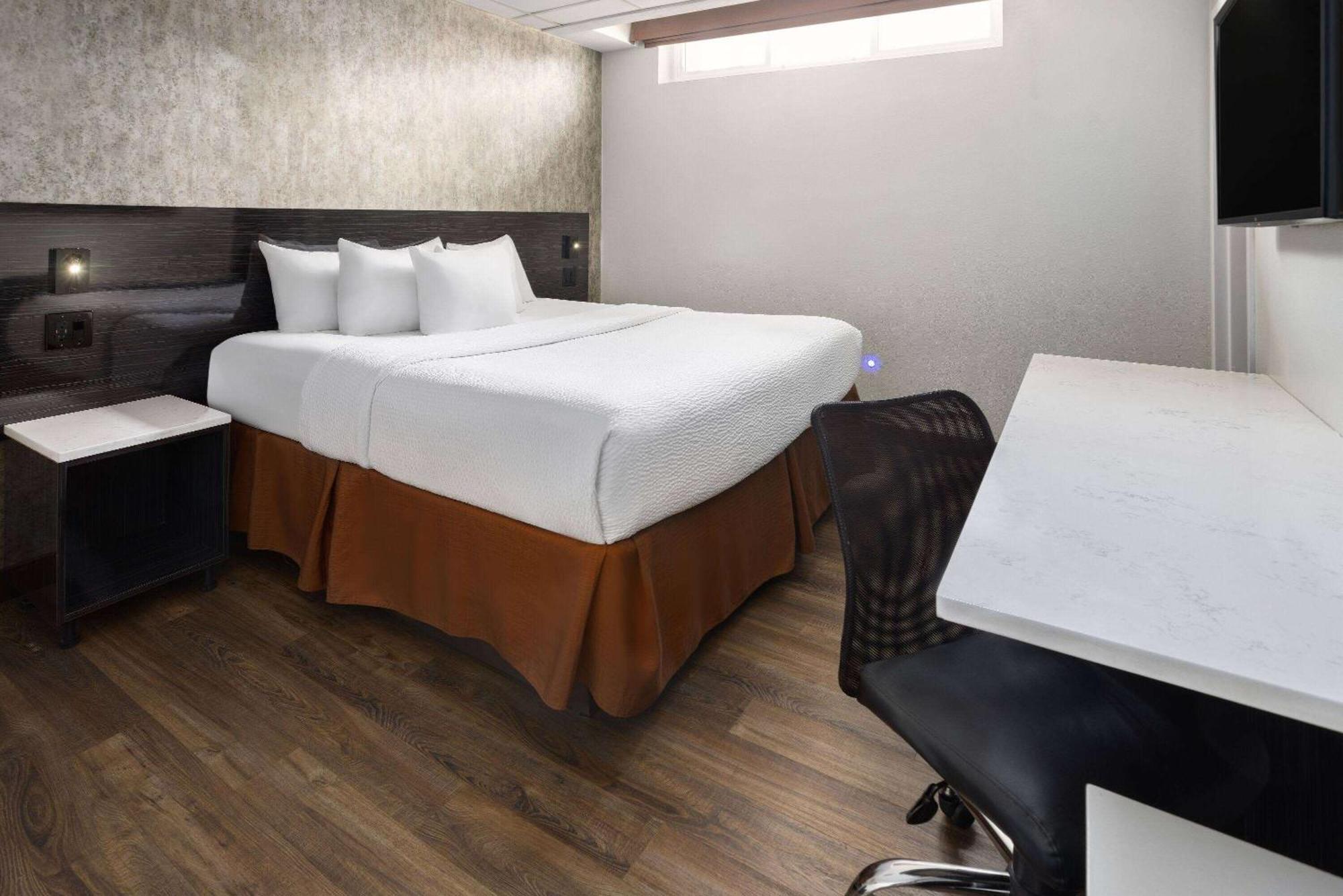 Hotel Ramada By Wyndham Bronx New York Exterior foto