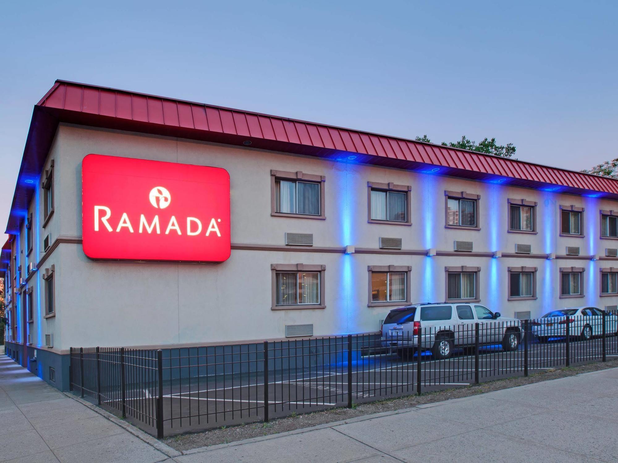 Hotel Ramada By Wyndham Bronx New York Exterior foto