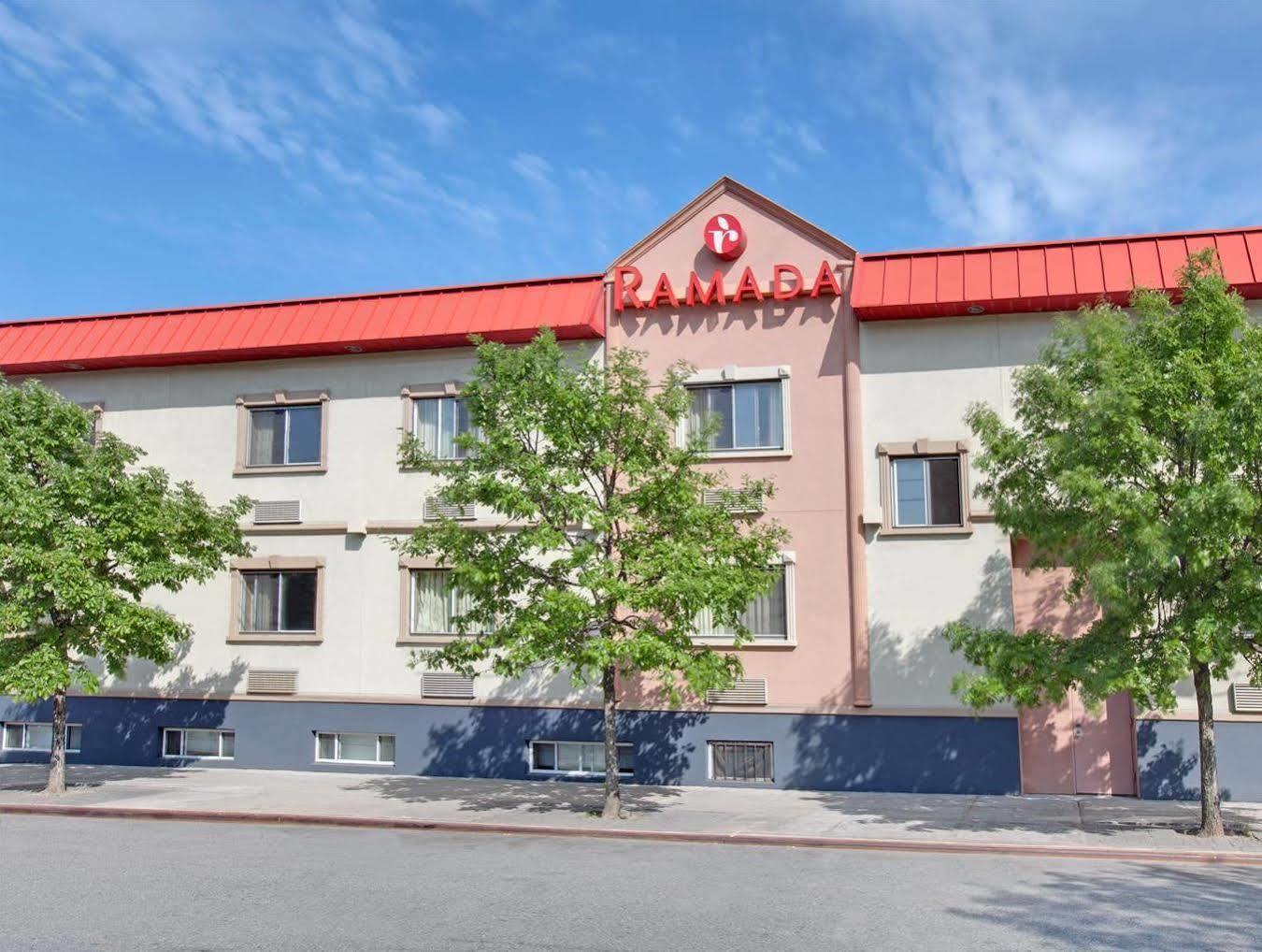 Hotel Ramada By Wyndham Bronx New York Exterior foto